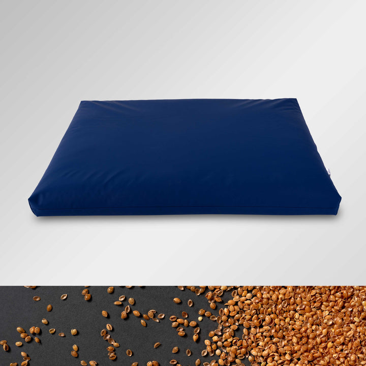 abwischbare Wickeltischauflage in blau von Kienerkissen mit einer Natur-Füllung aus Hirsespreu